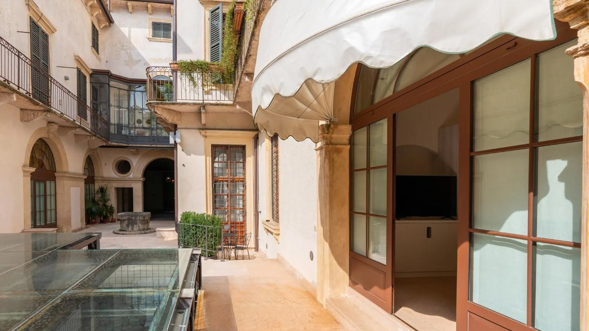 Domus Verona - Palazzo Lugo 0*,  Italy