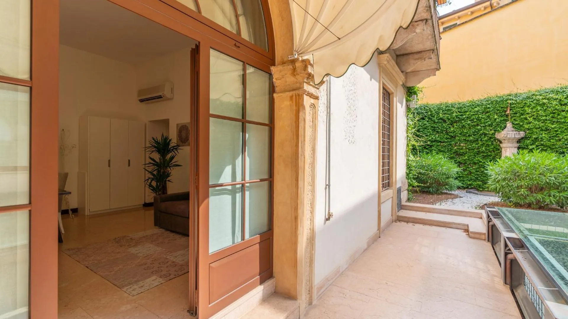Domus Verona - Palazzo Lugo Apartment