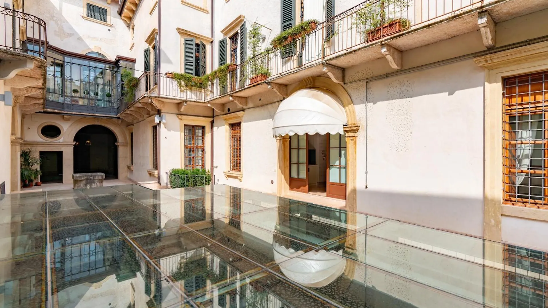 Domus Verona - Palazzo Lugo Italy