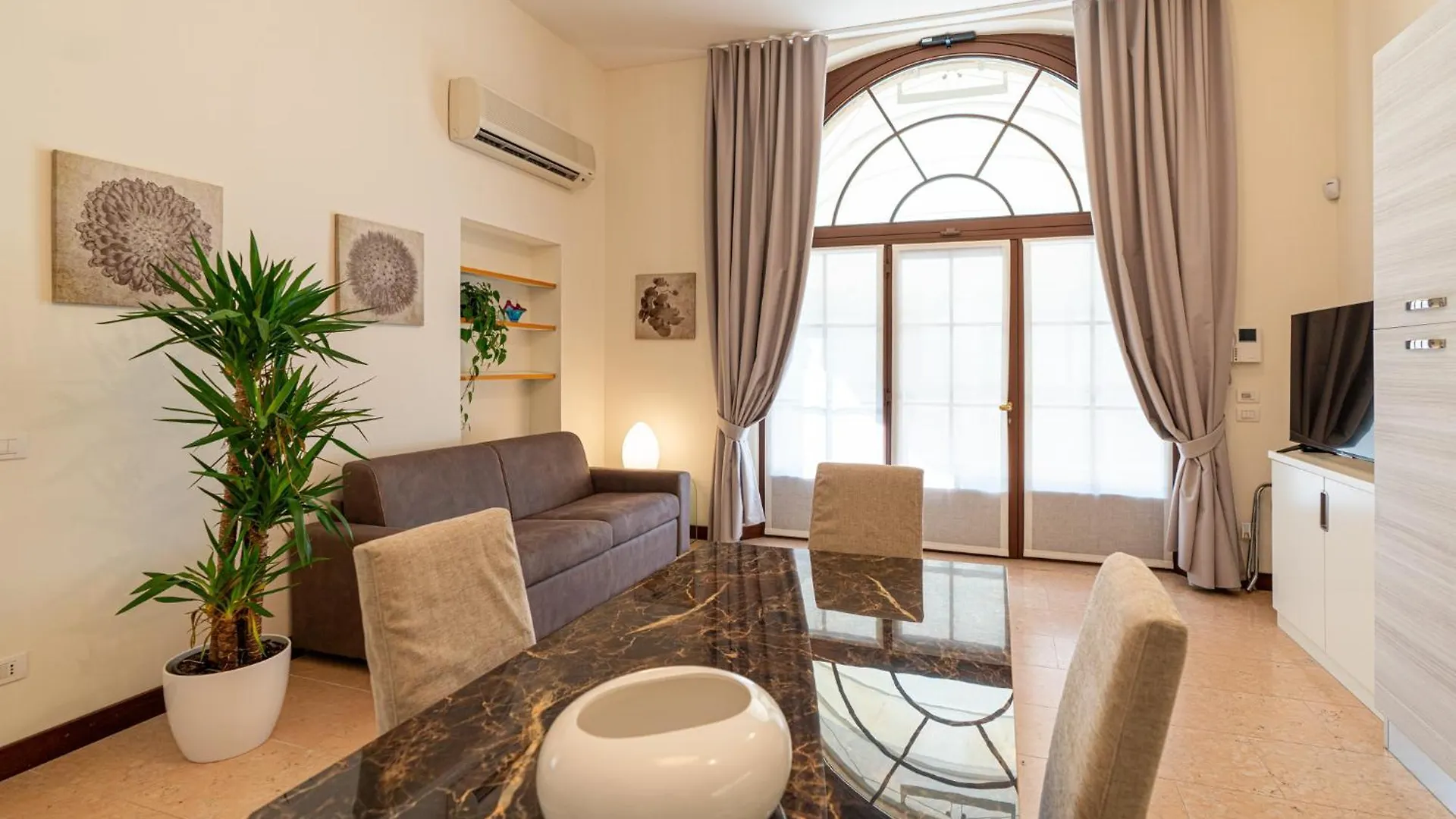Apartment Domus Verona - Palazzo Lugo Italy
